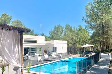 Villa in Santa Eulària des Riu, East Ibiza für 12 