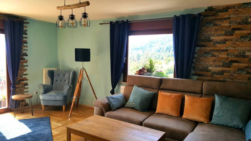 Geheel appartement, Vakantiewoning '1' met balkon en wifi in Bermersbach, Forbach