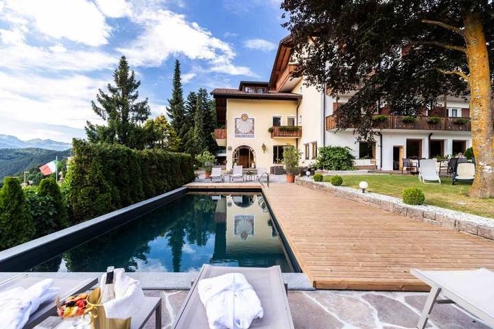 Hôtel pour 4 personnes, avec jardin ainsi que sauna et piscine