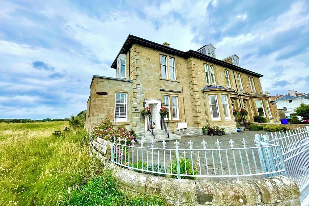 Beachfront Bliss - 4-Bed Seaside Villa Near Royal Troon Golf Minimum stay 2 days in Troon, Firth Of Clyde