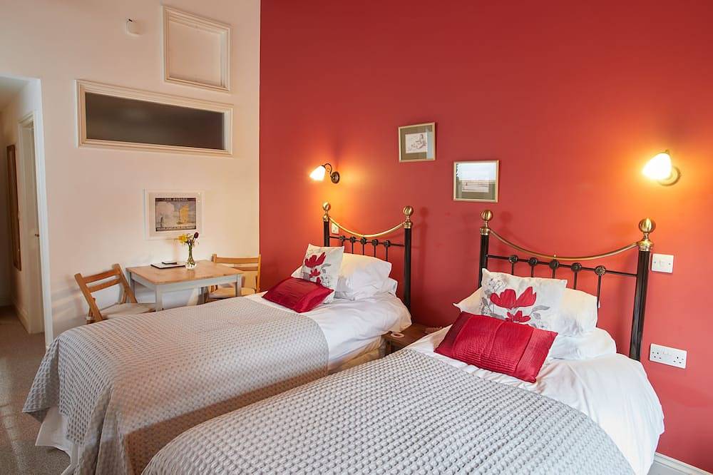 Twin En-Suite Room @ The Dairy Barns in Hickling, The Broads