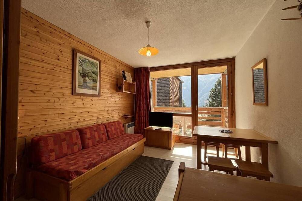 Entire apartment, 200m from ski slopes, 3rd floor, balcony, tv, ski locker, 24m², Peisey-Vallandry in Vanoise National Park