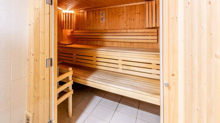 Gîte pour 8 personnes, avec terrasse ainsi que piscine et sauna dans Plage Moutchic - 4