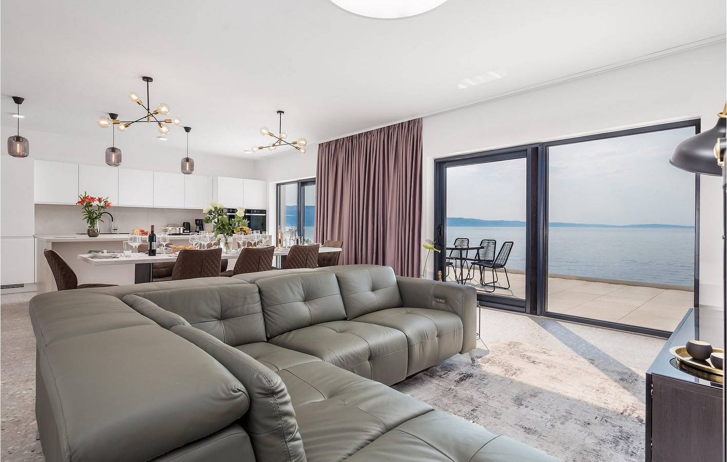 Modernes Apartment mit 2 Schlafzimmern, Pool, in Strandnähe und mit kostenlosen Parkplätzen in Kvarner Festland