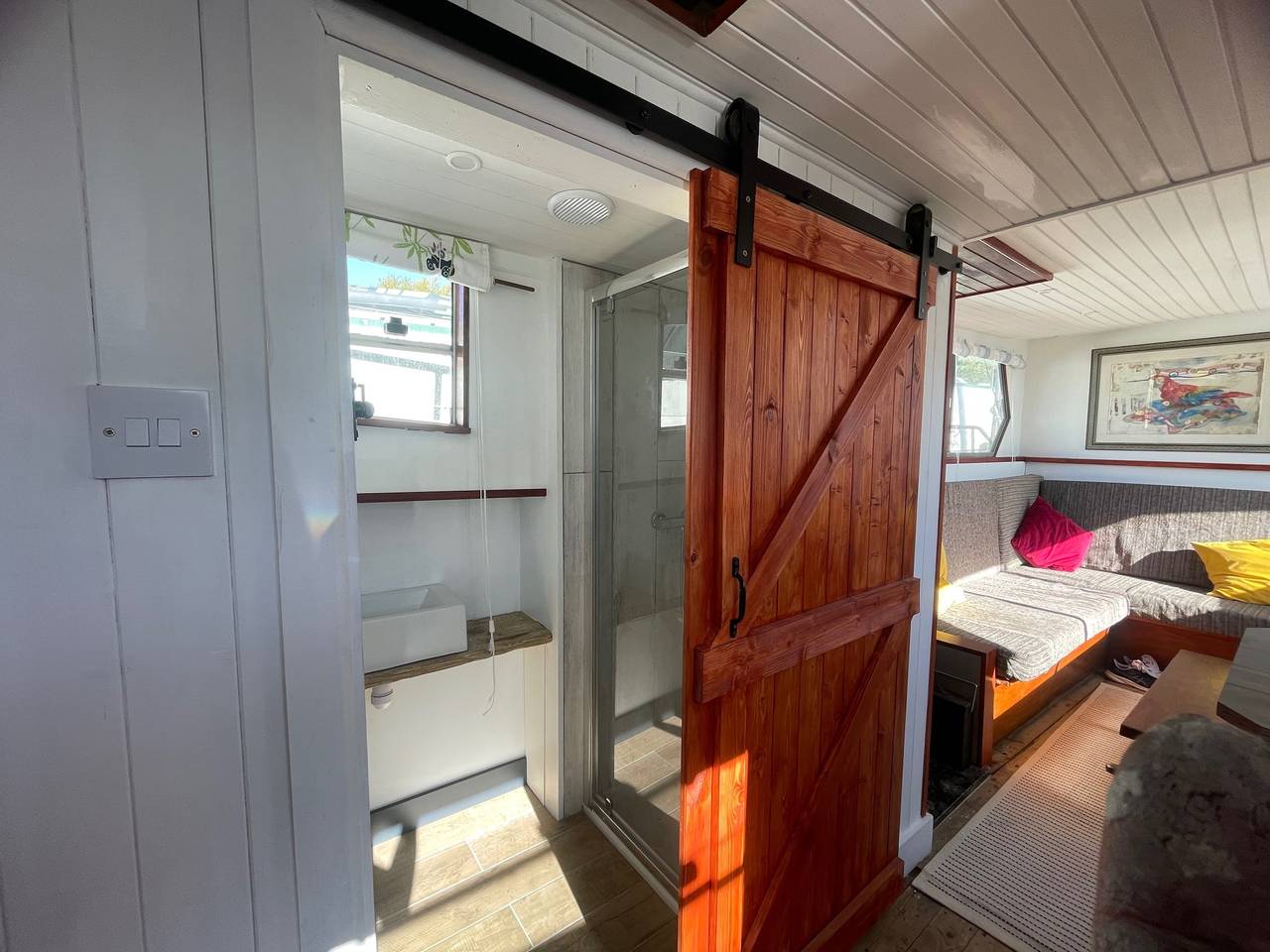 Riverside Boat Stay Perfect for Mini Breaks in Eye and Dunsden, Wessex Downs du Nord
