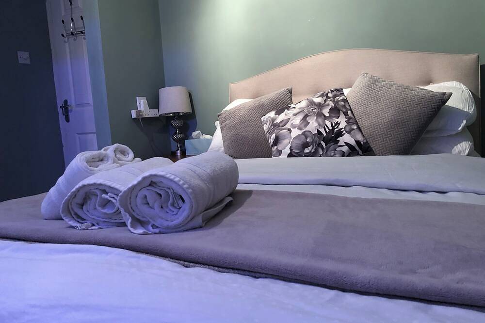Big & Homely 4Bd house in Ncl in Newcastle upon Tyne, North East England