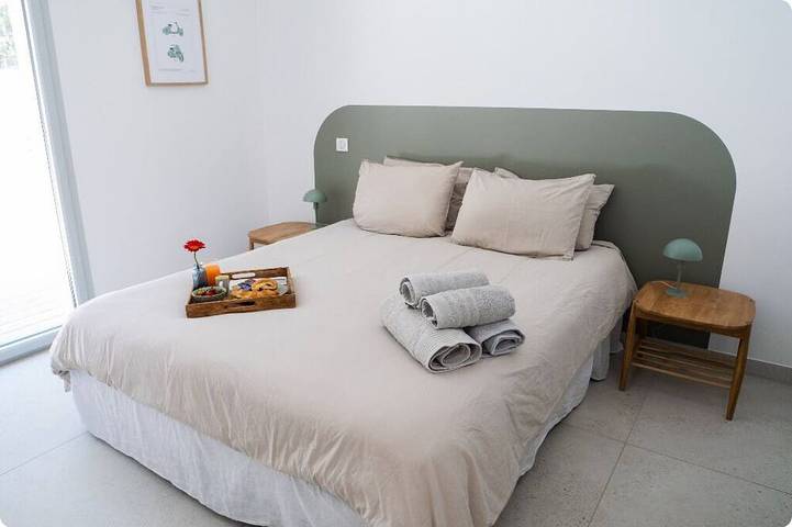 Location de vacances pour 12 personnes, avec jardin et terrasse dans Plage des Bourdaines - 3