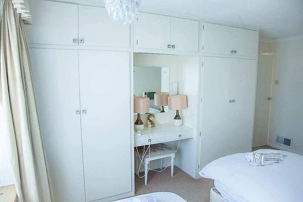 Beautiful 3 Bedroom Home in Staines Private Parking, Garden, Near Heathrow in Spelthorne, Surrey