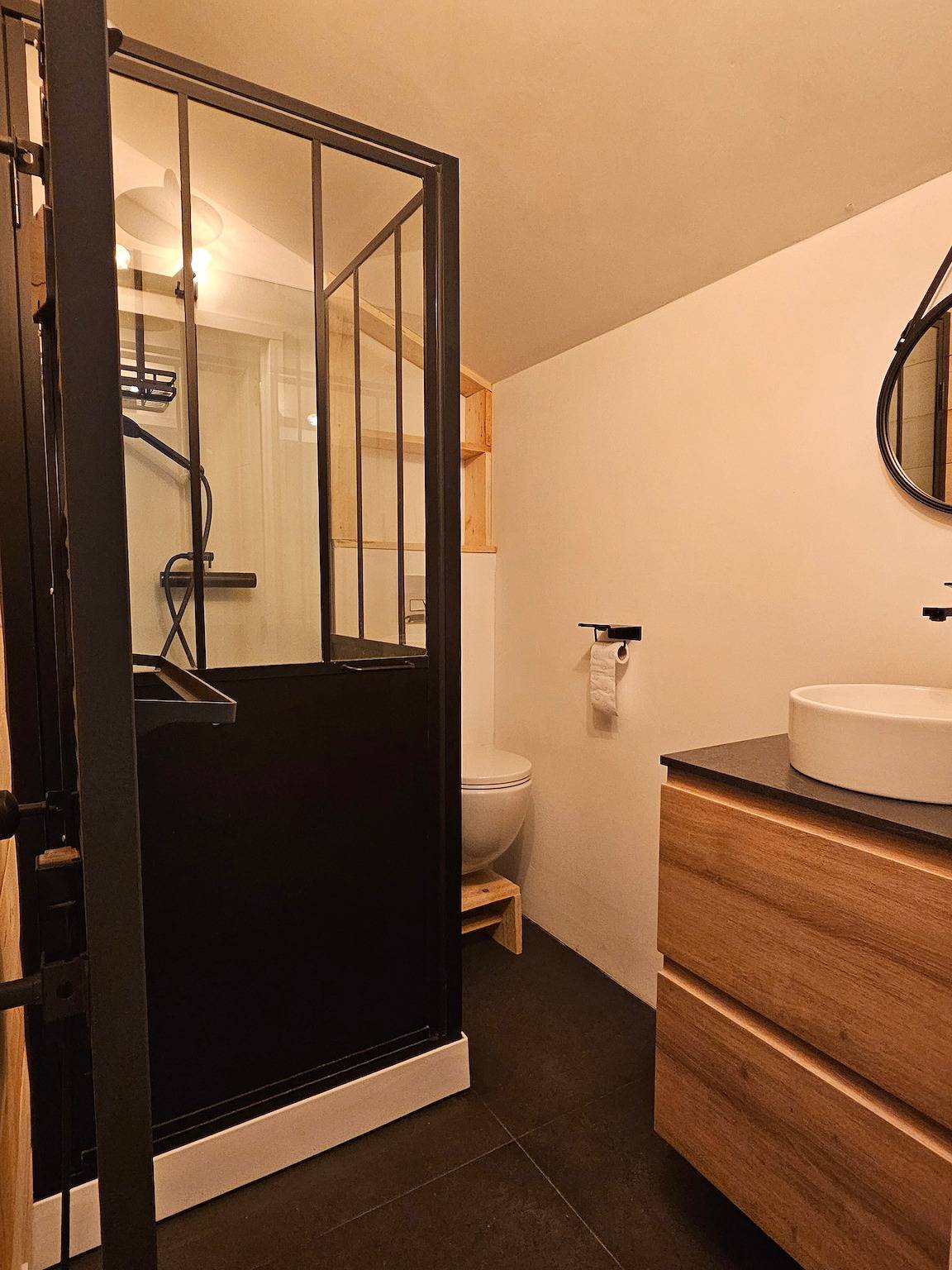 Ganze Wohnung, Appartement 'Les Pins Cembro' mit Bergblick und Wlan in Isola 2000, Isola