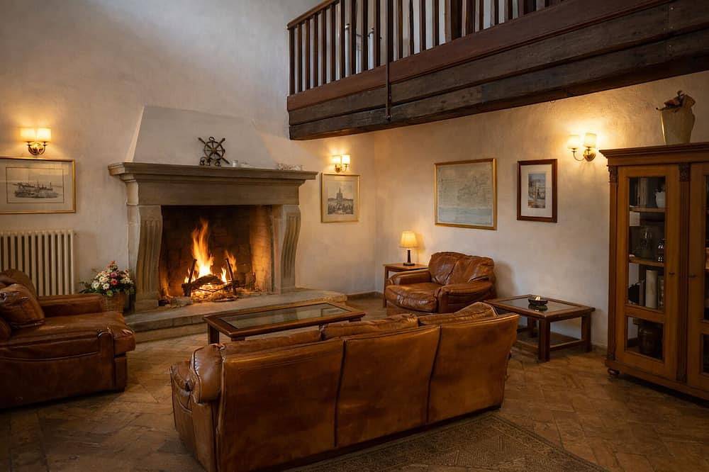 Historic home in the medieval village of Ceri in Cerveteri, Provincia de Roma