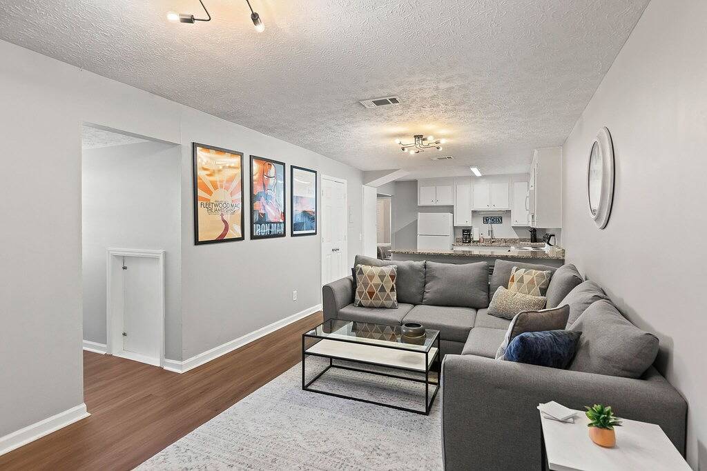 Ganze Wohnung, Magnolia Linen Company Unit 11 Downtown Auburn Across from Campus! in Auburn (AL), Alabama