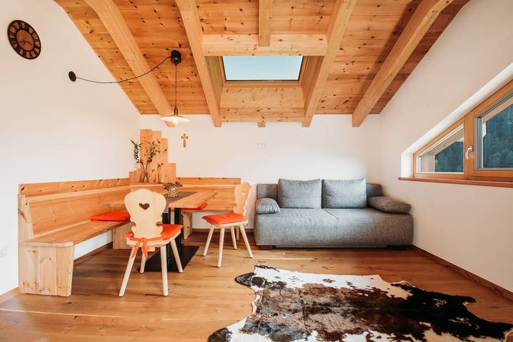 Apartamento entero, Apartamento vacacional "Lahnbach Großkarneid" en un bello paisaje con vistas a la montaña in Luson, Dolomiti Superski