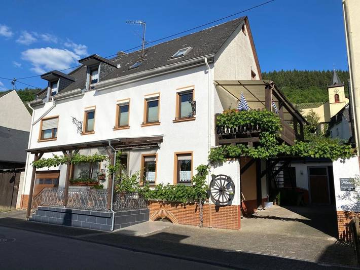 Ferienwohnung für 6 Personen, mit Balkon und Terrasse sowie Ausblick in Burg (Mosel)