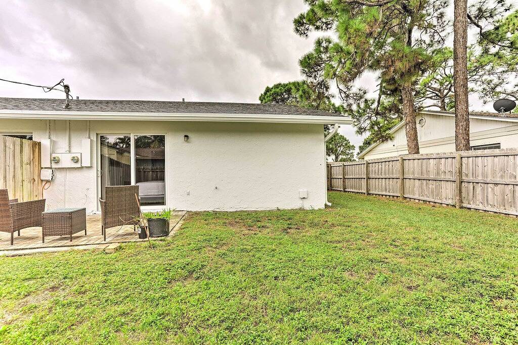 Jupiter Townhome w/ Patio & Yard ~ 6 Mi to Beach! in Jupiter, Palm Beach County