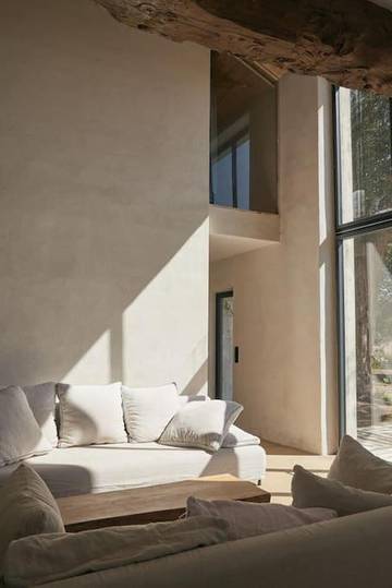 Location de vacances pour 14 personnes, avec vue ainsi que jardin et piscine à La Gripperie-Saint-Symphorien