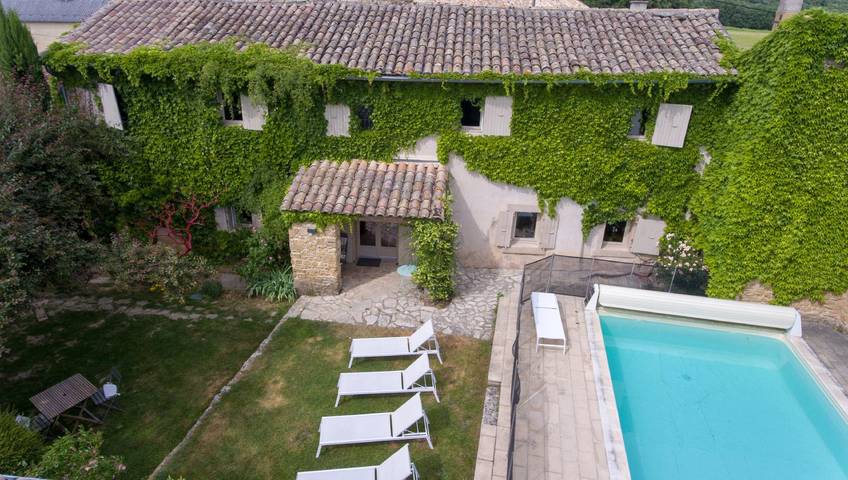 Casa de huéspedes para 10 personas, con vistas además de piscina y jardín - 1