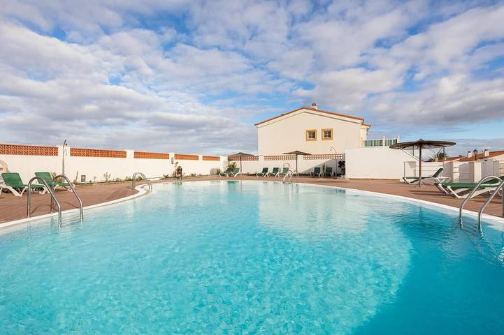 Villa for 5 people, with garden and pool - 1