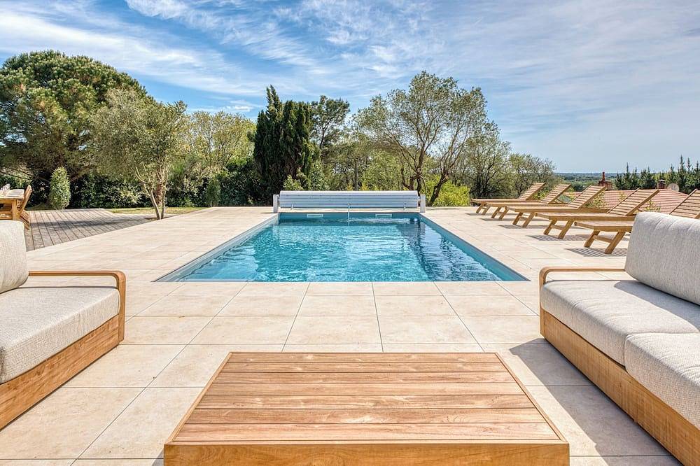 Villa Belvédère: Panoramic View, Pool, Jacuzzi, Sauna, Boules, Sleeps 15 in Brem-sur-Mer, Loire Valley