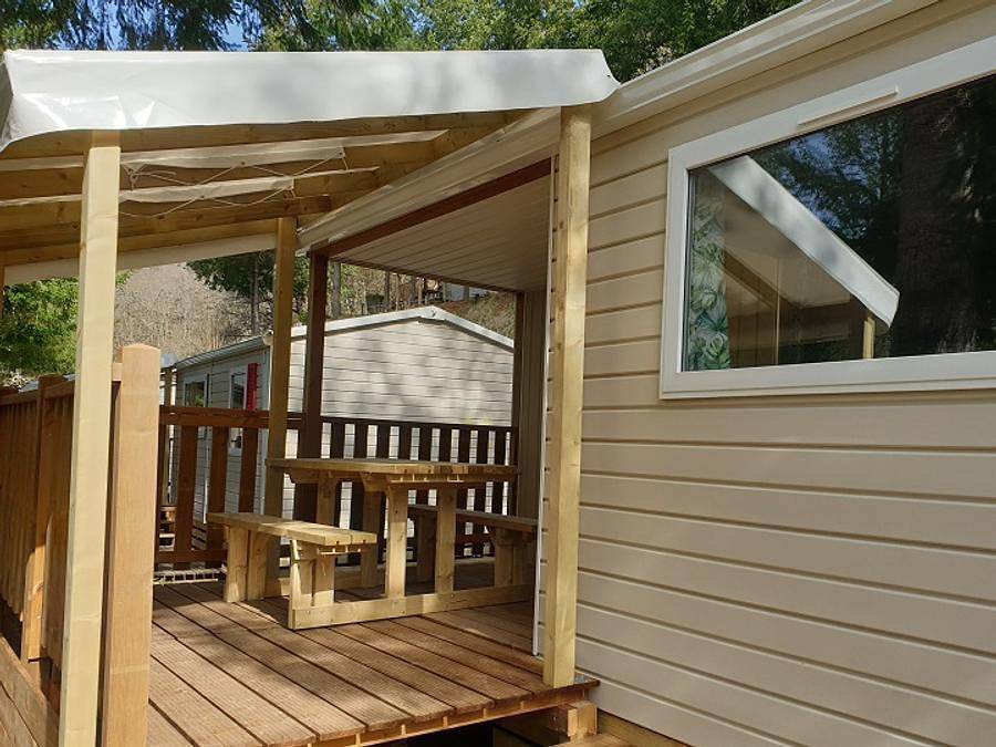 Flower Camping Le Belvédère - Mobile home 4 persons - Standard - Sianne in Neuvéglise, Saint-Flour region