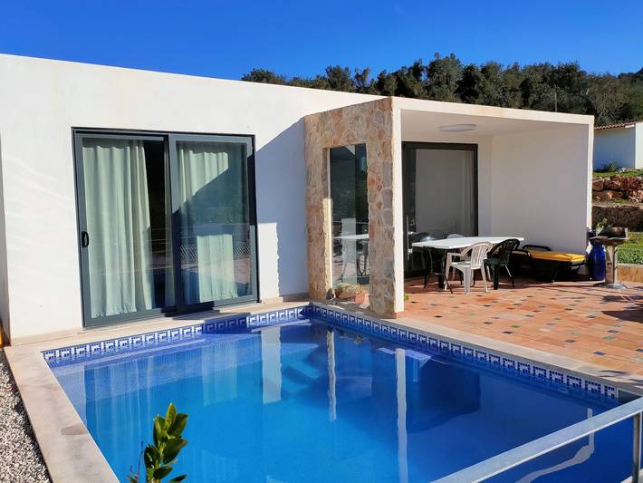 Bungalow für 4 Personen, mit Terrasse und Garten sowie Pool und Ausblick an der Algarve