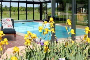 Cottage pour 3 personnes, avec piscine et jardin à Corbon