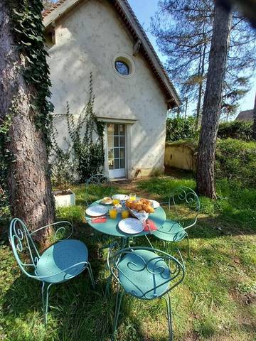 Chambre d’hôte pour 4 personnes, avec jardin ainsi que terrasse et piscine à Viglain