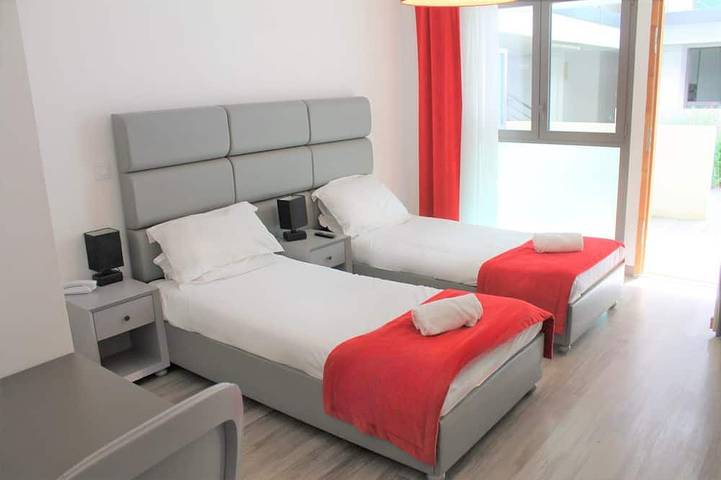 Hotel für 2 Personen, mit Balkon und Pool - 1