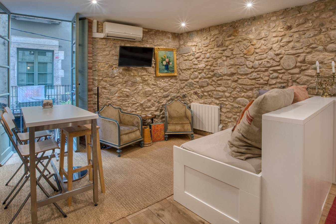 Ganze Wohnung, Apartment "Old Side Girona one" mit Balkon, Wlan und A/C in Girona, Gironès
