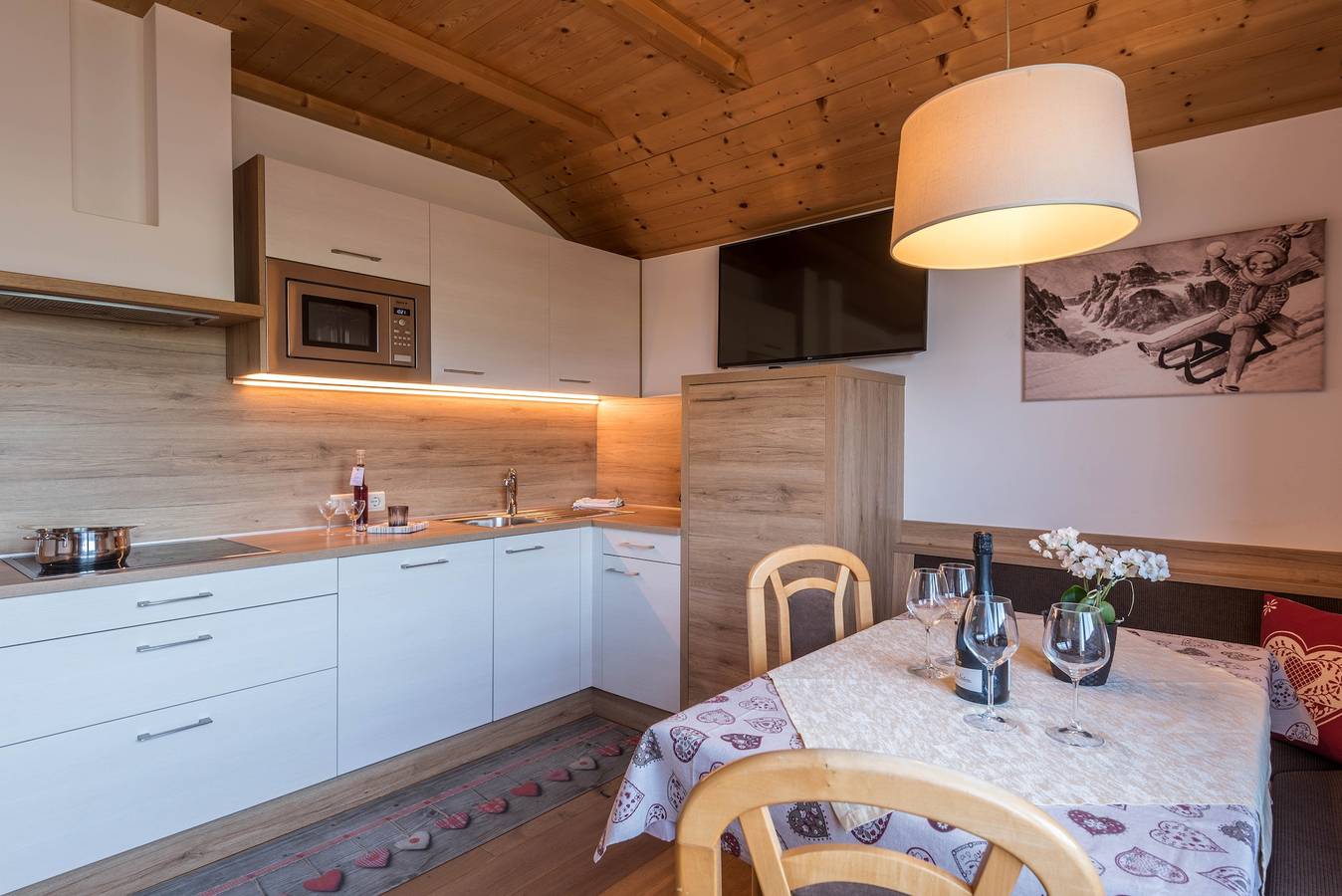 Ganze Wohnung, Moderne "Ferienwohnung Sella" mit Bergblick, Wlan, Balkon, Garten & Terrasse in Lajen, Dolomiti Superski