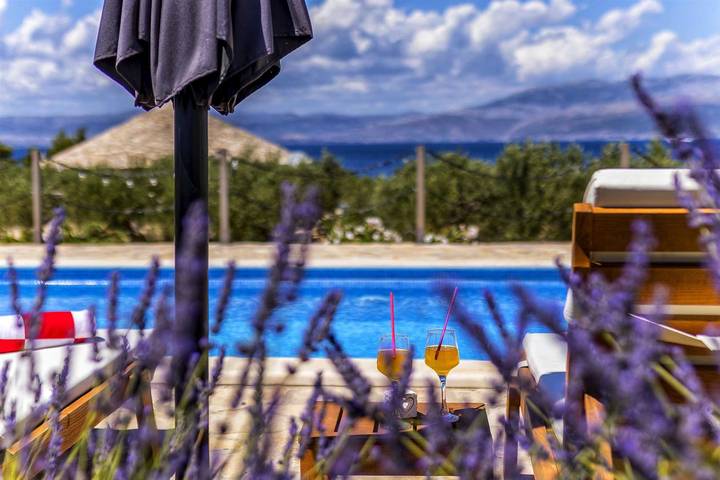 Villa für 2 Personen, mit Ausblick und Garten sowie Pool und Terrasse, mit Haustier in Kroatien - 2