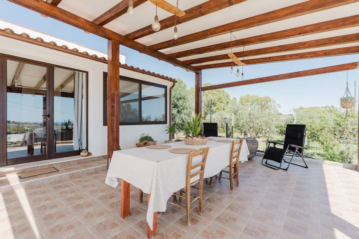 Villa for 4 people, with yard in Sicily