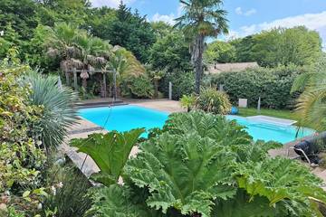 Gîte pour 8 personnes, avec piscine à Sadirac