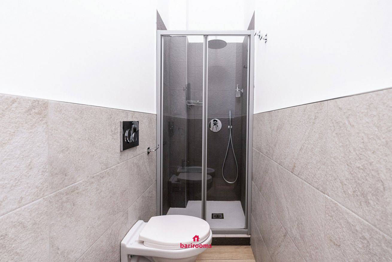 Ganze Wohnung, Barirooms — Dreibettzimmer Savoia -  Frühstück inklusive in Bari, Bari Provinz