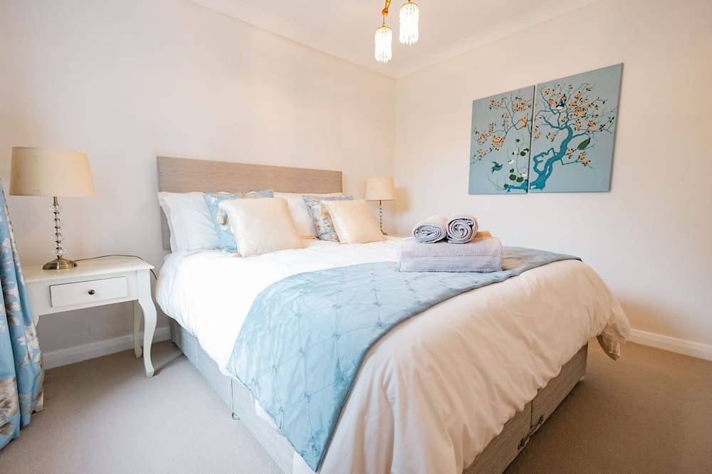 House on Friars Cliff that sleeps 10 guests in 5 bedrooms in Christchurch, Dorset
