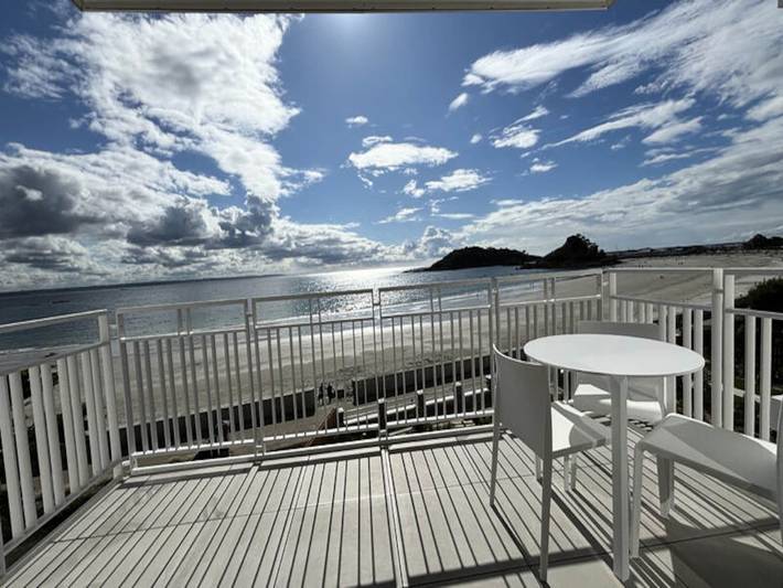 Location de vacances pour 4 personnes, avec terrasse ainsi que jardin et piscine dans Plage Tresmeur - 4