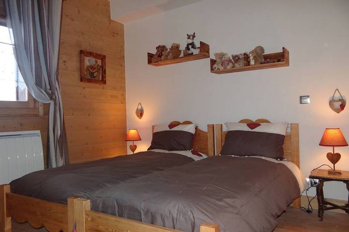 Entire apartment, Luxury Apartment for 6–8 People, Direct Access to the Slopes, South-Facing Pool, View of Mont Blanc in Villard-sur-Doron, Albertville region