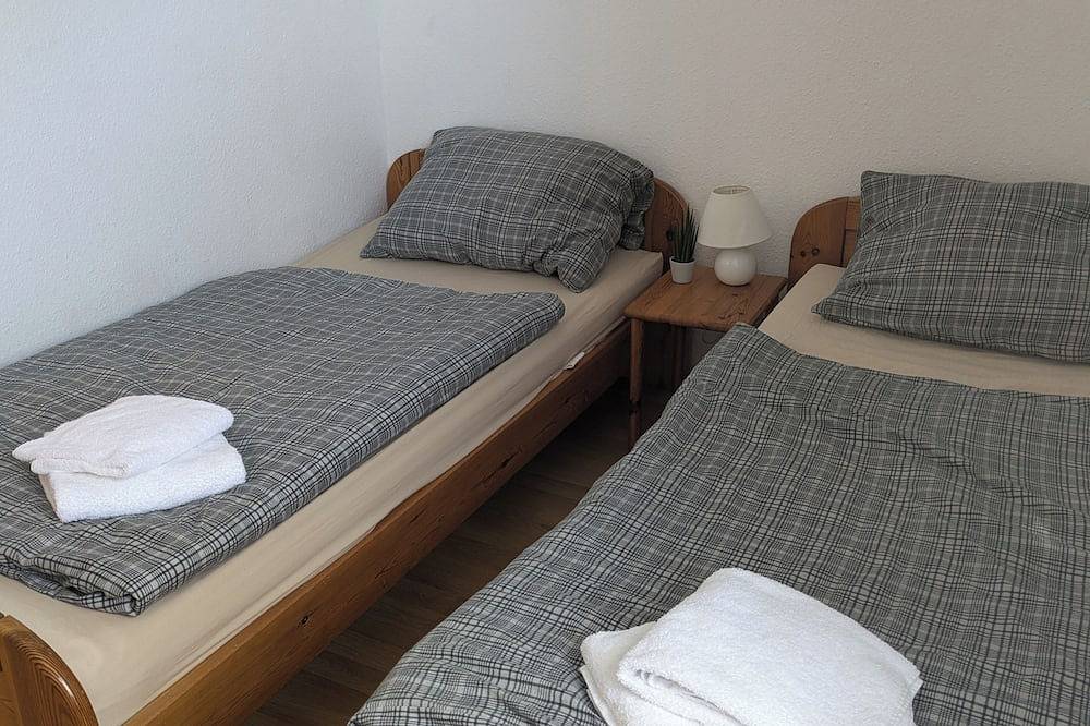 Ferienhaus Klopfer - Platz für 6 Personen und zwei Hunde, 10 Minuten zum Strand in Carolinensiel-Harlesiel, Wittmund