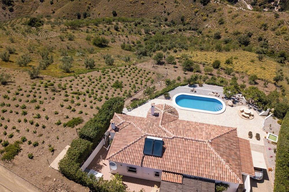 Casa Lucía with beautiful views in Canillas de Aceituno, Málaga Province