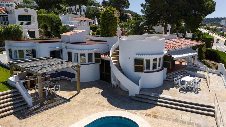 Location de vacances pour 8 personnes, avec vue ainsi que piscine et jardin, animaux acceptés à Son Bou - 4
