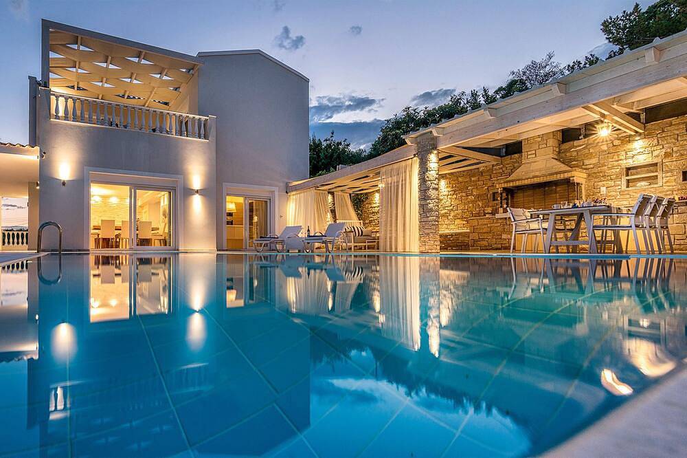 Luxusvilla mit atemberaubender Aussicht und erstklassiger Ausstattung, ideal für Familien in Achlia, Kreta Süden