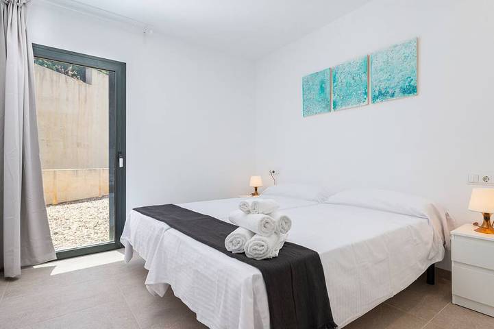 Ferienwohnung für 5 Personen, mit Balkon und Garten in Cala Sant Vicenc - 3