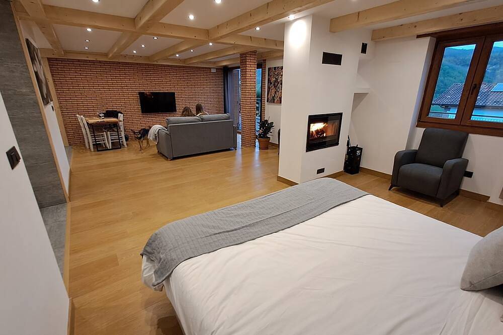Apartamento entero, Loft con encanto e hidromasaje en Navarra, cerca de Baztan, Casa Angiz etxea 3 in Sumbilla, Pirineos