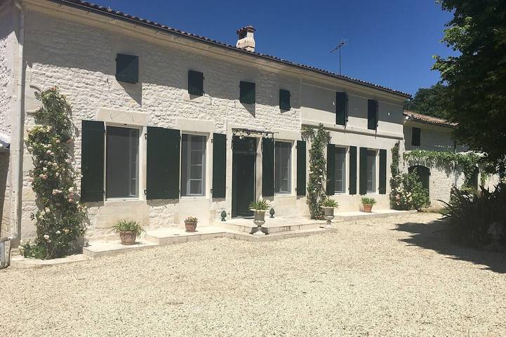 Location de vacances pour 10 personnes, avec Terrasse et Jardin à Avy