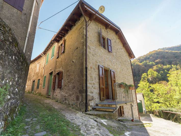 Villa for 6 people, with terrace and garden in Italian Riviera