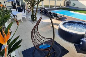 Cottage pour 6 personnes, avec piscine dans Belinho
