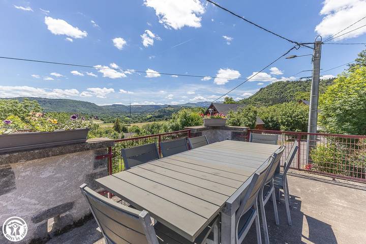 Gîte pour 8 personnes, avec Terrasse et Vue à Saint-Nectaire