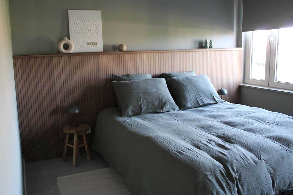Modern home with lots of space, privacy & free parking in Haaltert, Ostflandern