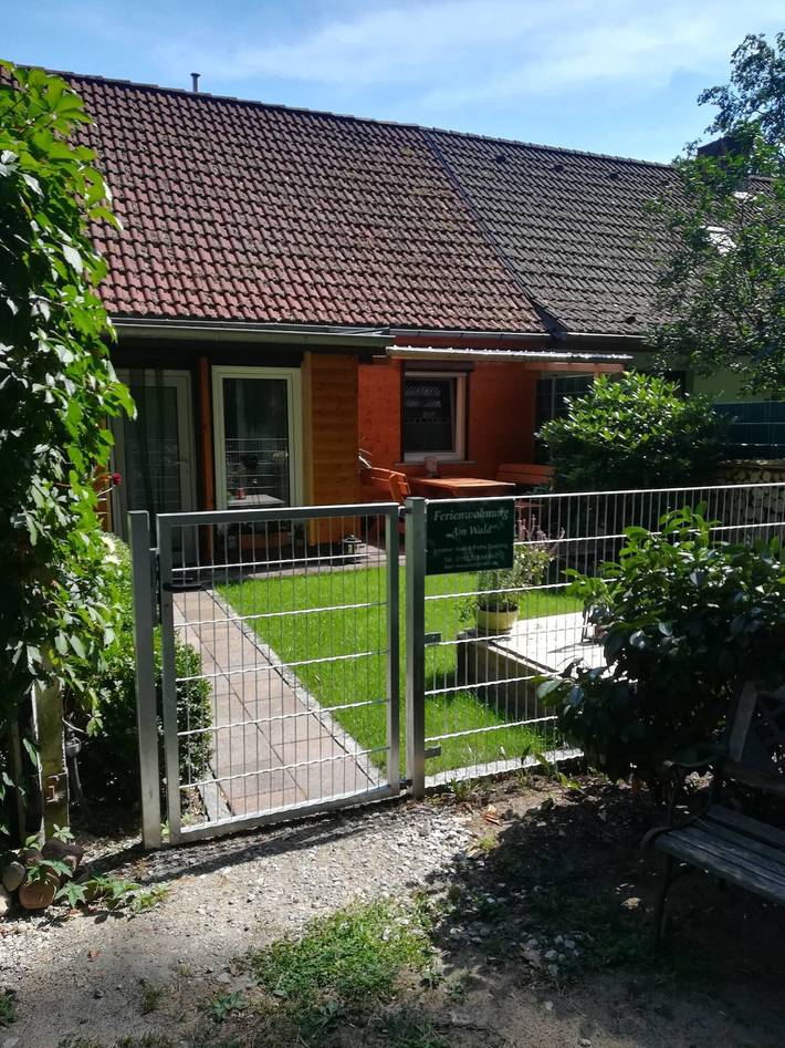 Hel enrumslägenhet, Studio för 3 Personer med trädgård in Wilhelmshorst, Michendorf