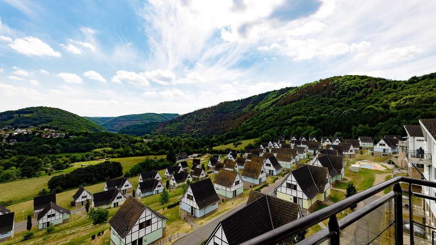Ferienhaus für 6 Personen, mit Balkon und Pool im Nationalpark Eifel