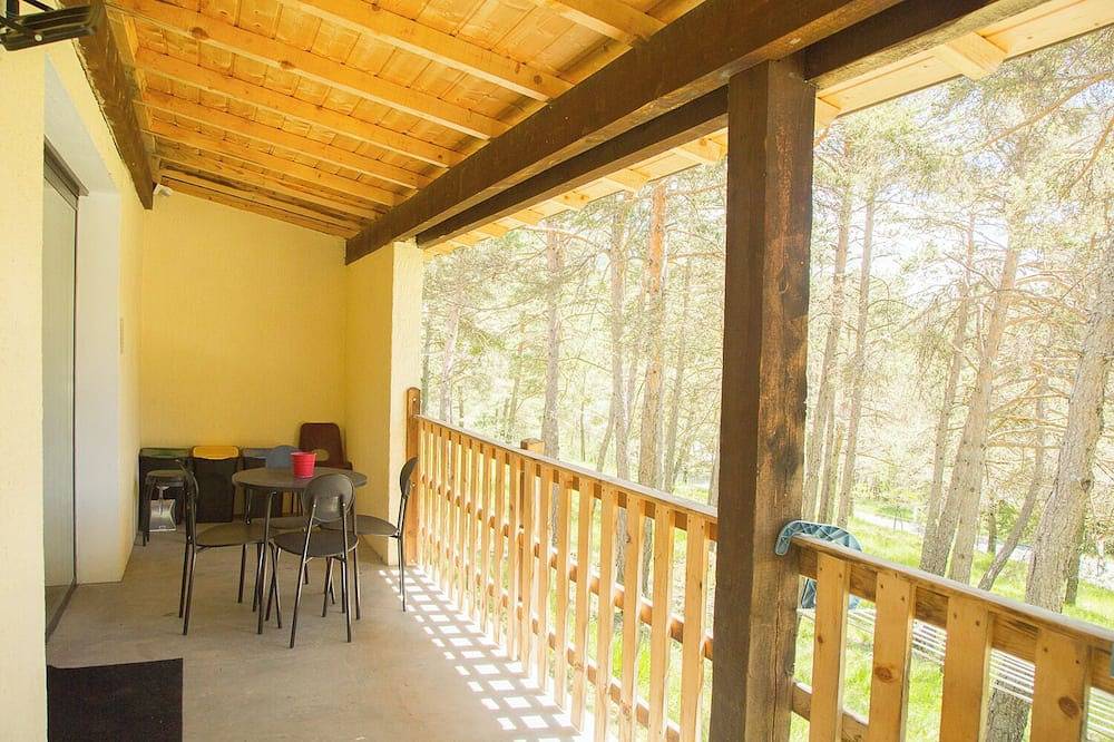 Gites in Provence in the heart of the pine forest, 10 minutes from Lake Serre Ponçon! in Montclar (Francia), Alpes de Alta Provenza